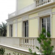 balaustra terrazzo in marmo, cornici finestre