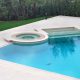 Rivestimento piscina realizzato in pietra Rocheron doree fiammato e spazzolato